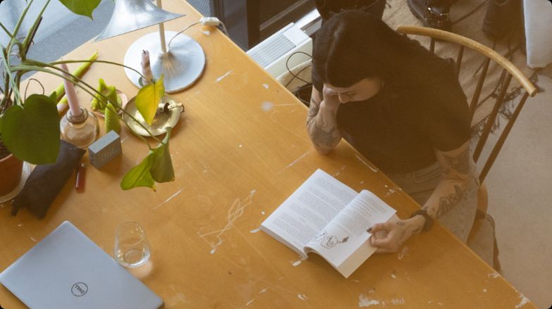 woman-reading
