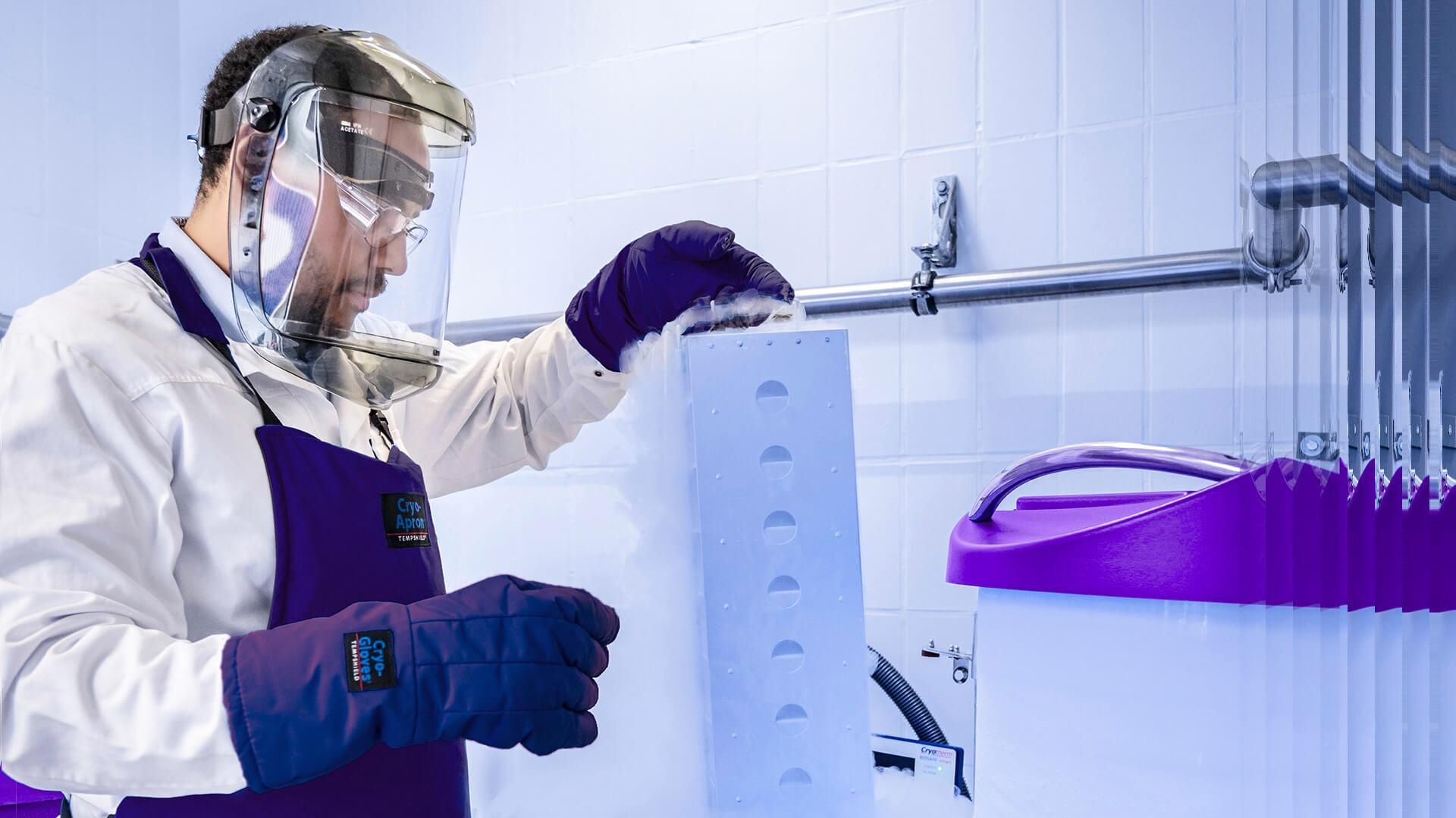 Ricercatore Sanofi in laboratorio