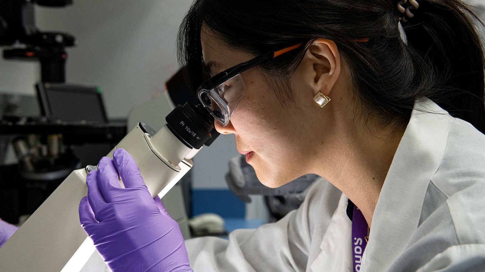 Ricercatrice a lavoro