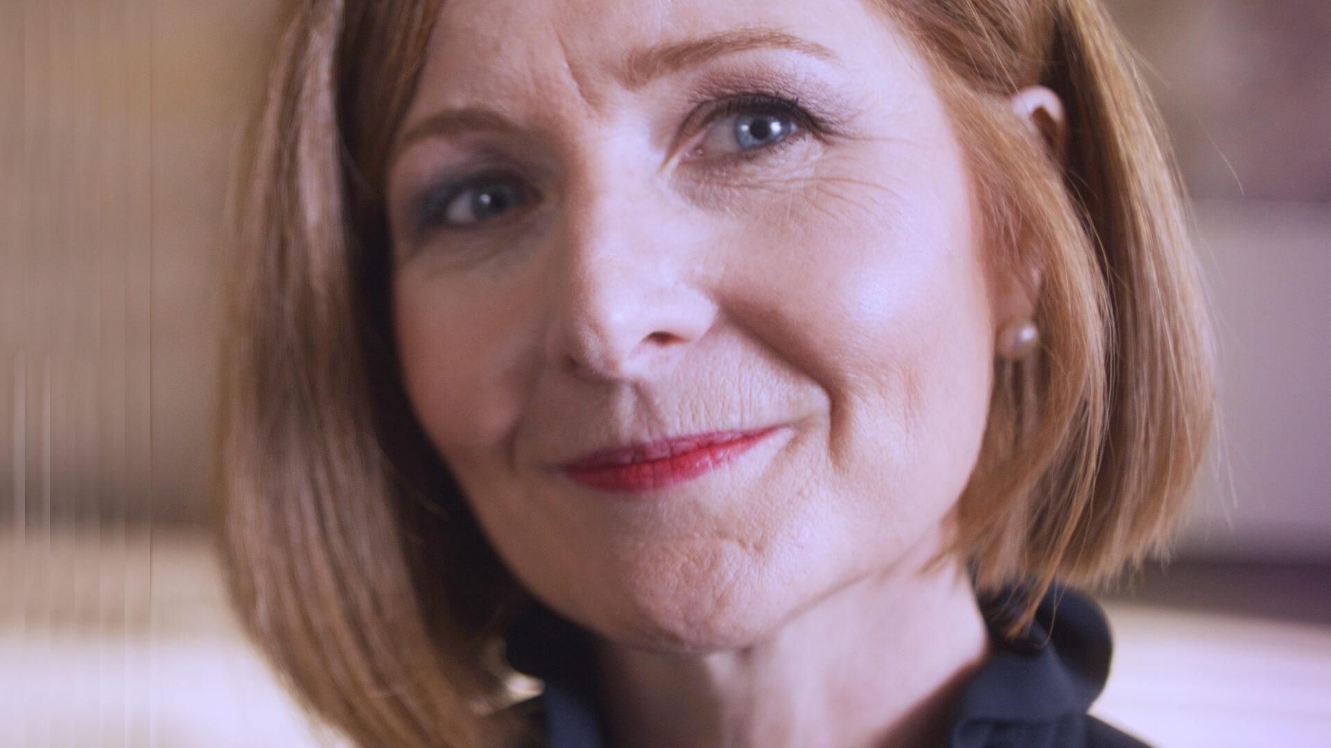 Primo piano di donna matura