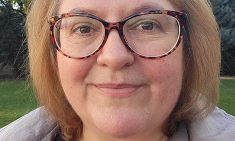 Portretul Adriana Seichea, care ocupă funcția de Regulatory Manager la Sanofi Romania.