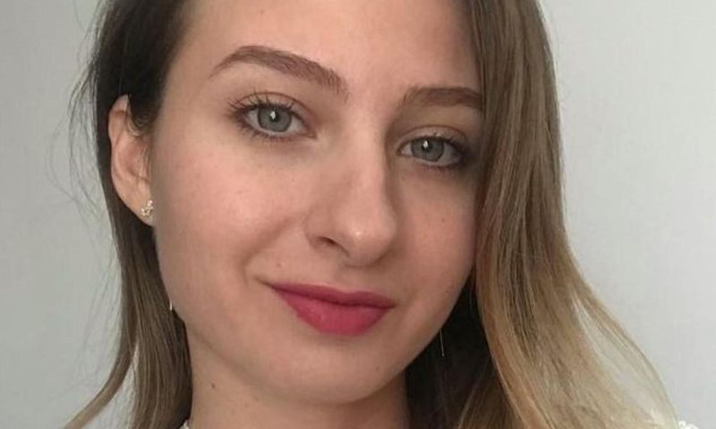 Portretul Gabrielei Oprea, care ocupă funcția de Quality Business Partner la Sanofi Romania.