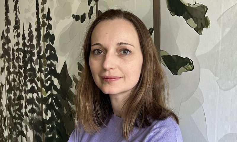 Portretul Rebecăi Torosian, care ocupă funcția de Contract Specialist la Sanofi Romania.