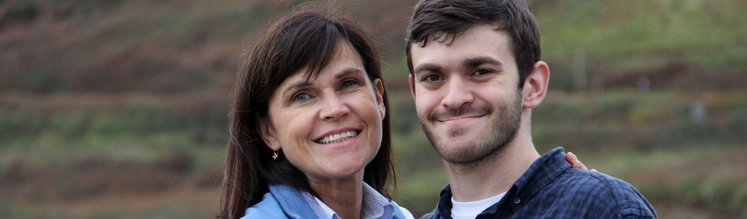 Jane Smith, responsable des affaires publiques et de la défense des patients atteints de troubles hématologiques rares, est ici photographiée avec son fils Leland Smith.