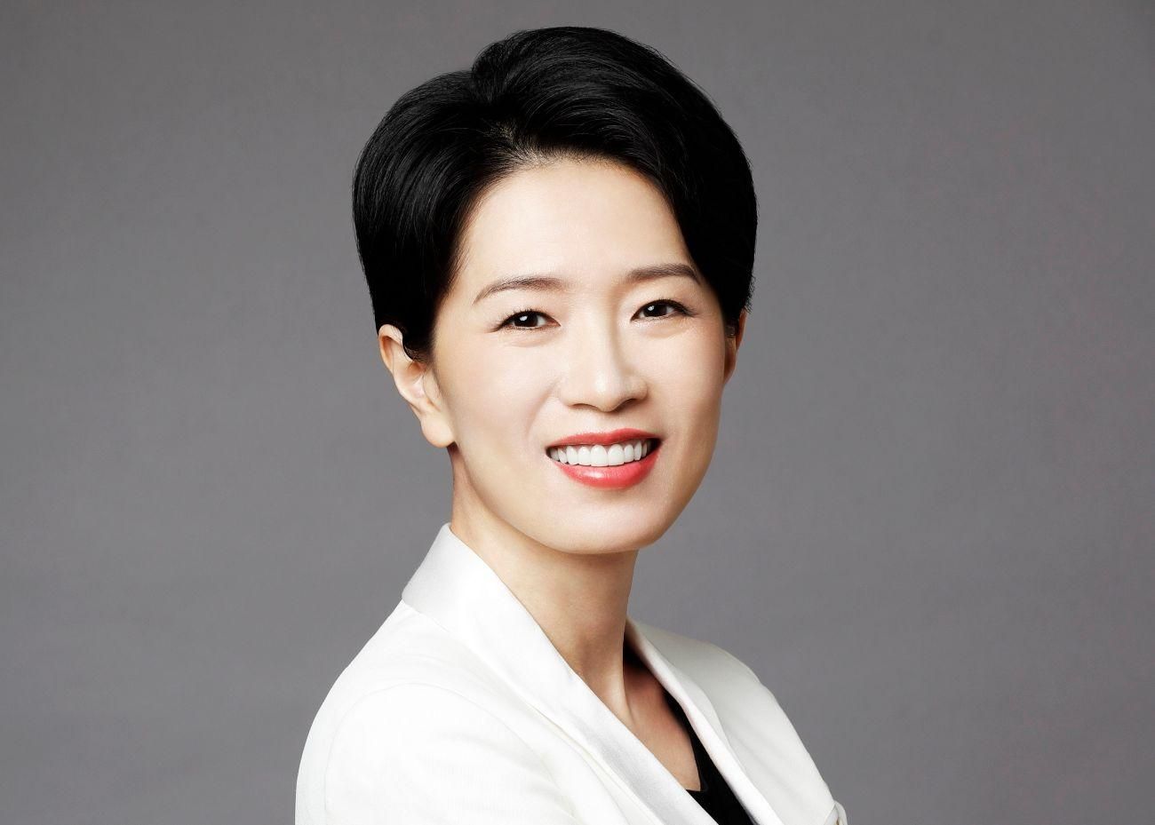 Rachel Duan - Independent director at the Board of Directors of Sanofi and Member of the Compensation Committee