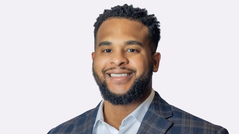 Portrait professionel de Myles Thomas