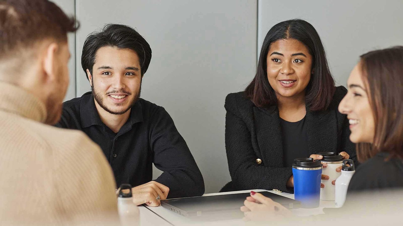 Chez Sanofi, nos collaborateurs reflètent la diversité des patients que nous servons.